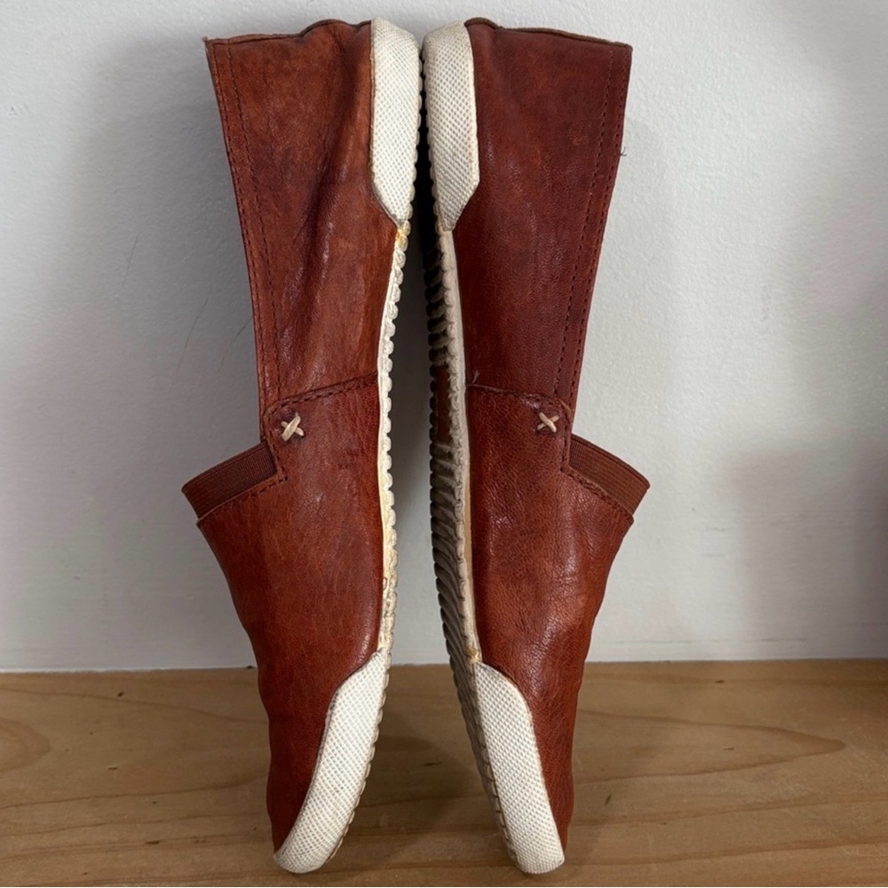 Frye Melanie Cognac Brown Scrunched Leather Slip-On Flats 9 - Picture 8 of 15
